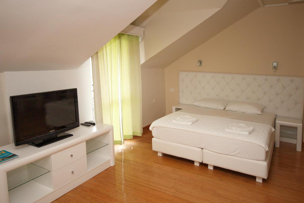 Hotel Rr تْشيرسيك نوفي المظهر الخارجي الصورة