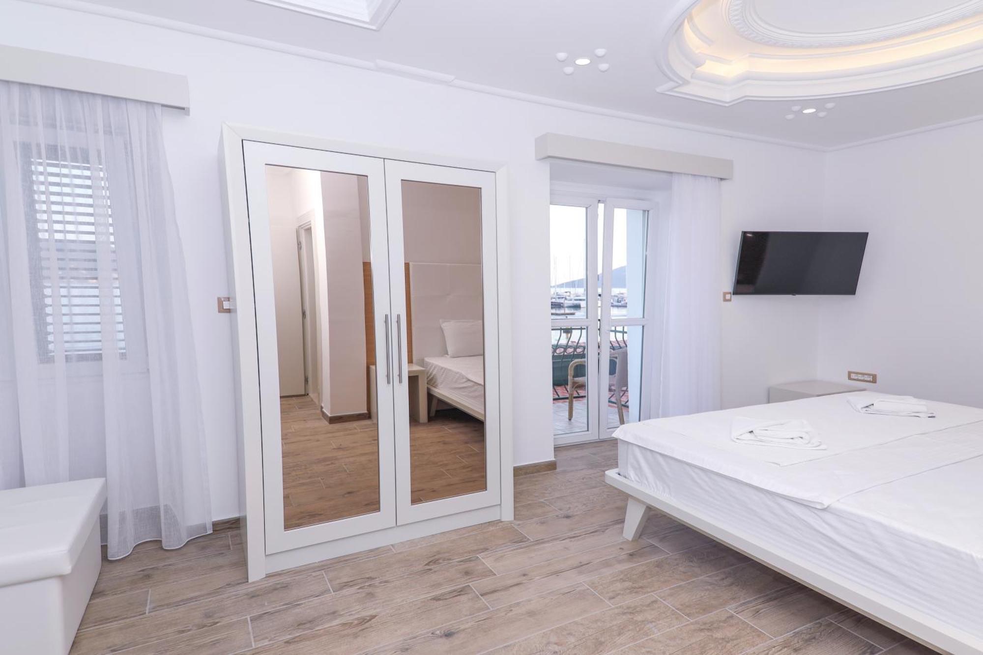 Hotel Rr تْشيرسيك نوفي المظهر الخارجي الصورة