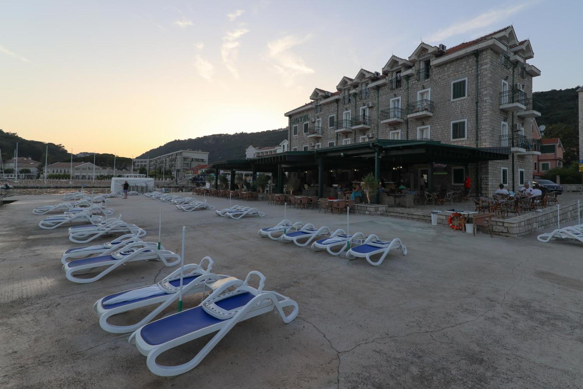 Hotel Rr تْشيرسيك نوفي المظهر الخارجي الصورة