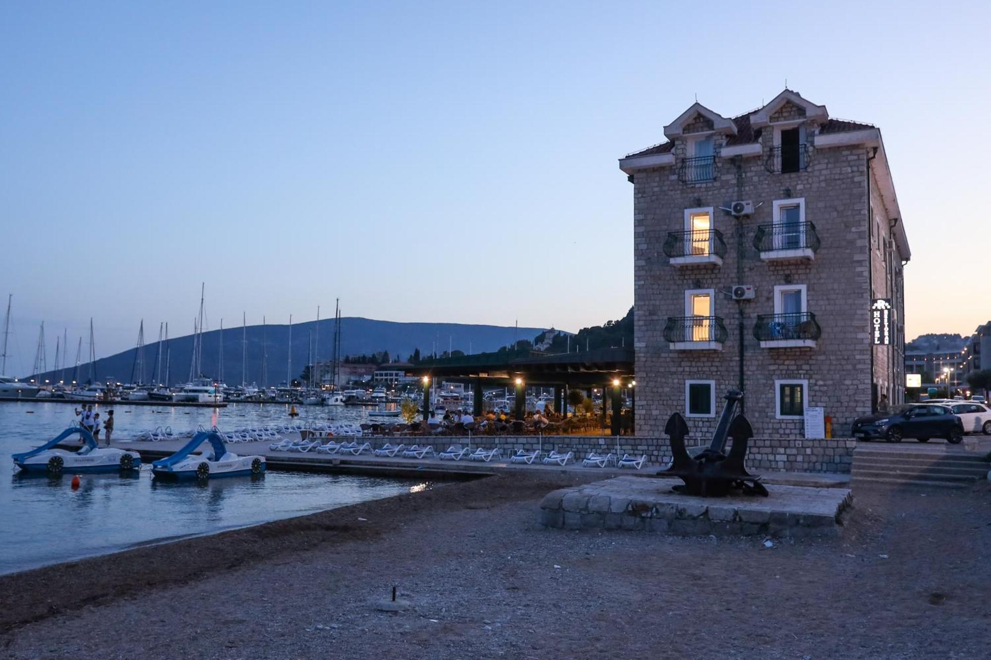 Hotel Rr تْشيرسيك نوفي المظهر الخارجي الصورة