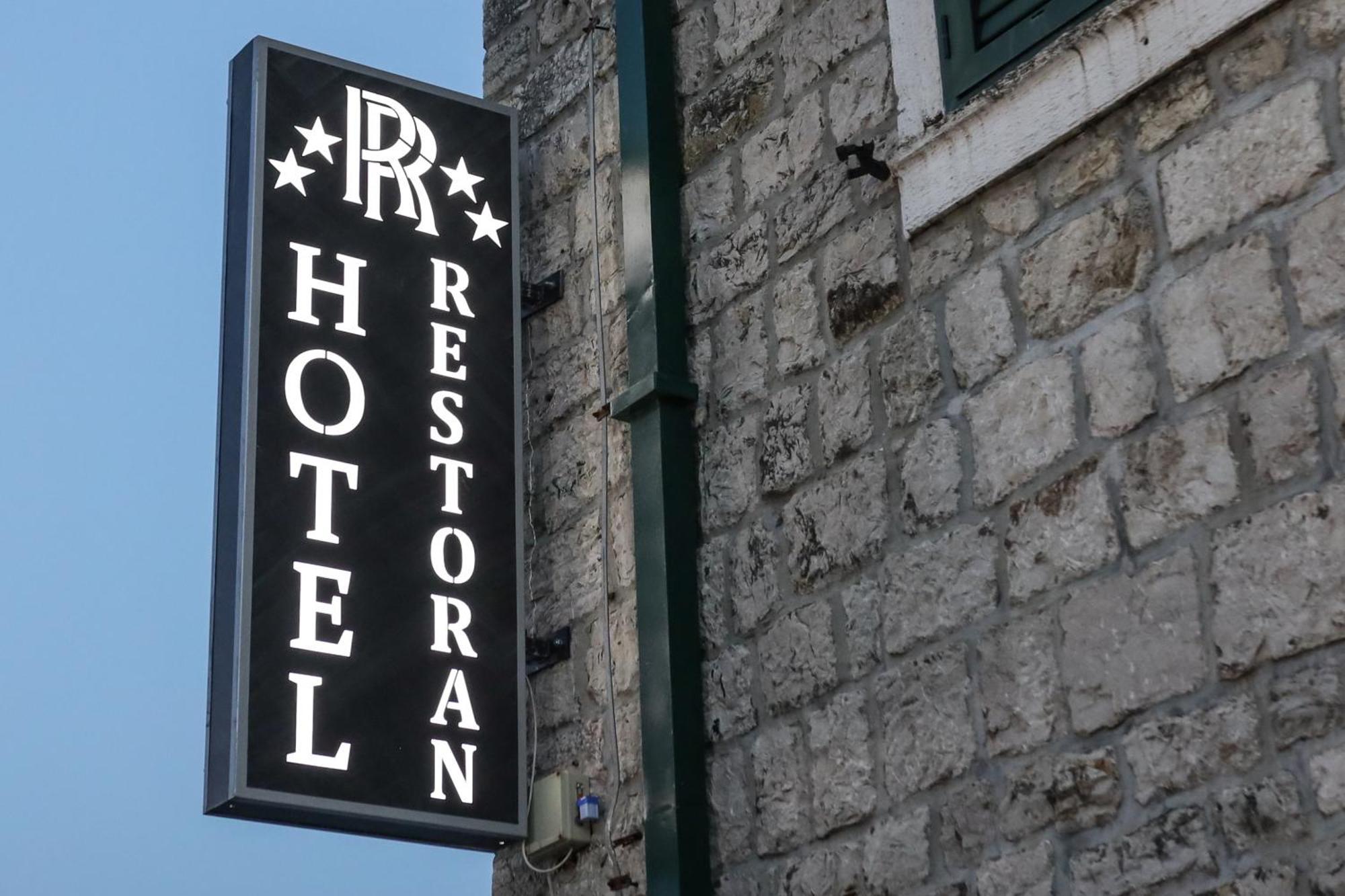 Hotel Rr تْشيرسيك نوفي المظهر الخارجي الصورة